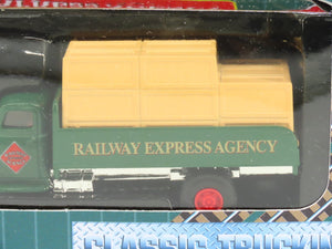 HO Scale IMEX Model Co. #870006 Railway Express Agency Delivery Truck w/ Load