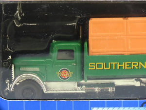 HO Scale IMEX Model Co. #870013 Die-Cast Southern Express Delivery Truck w/ Load