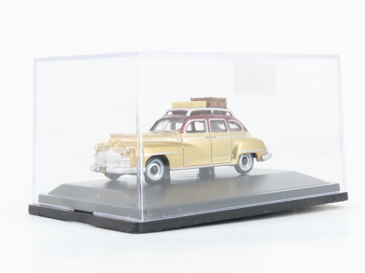 HO Scale Oxford Diecast Automobile #87DS46003 1946 DeSoto Suburban - Brown/Gold