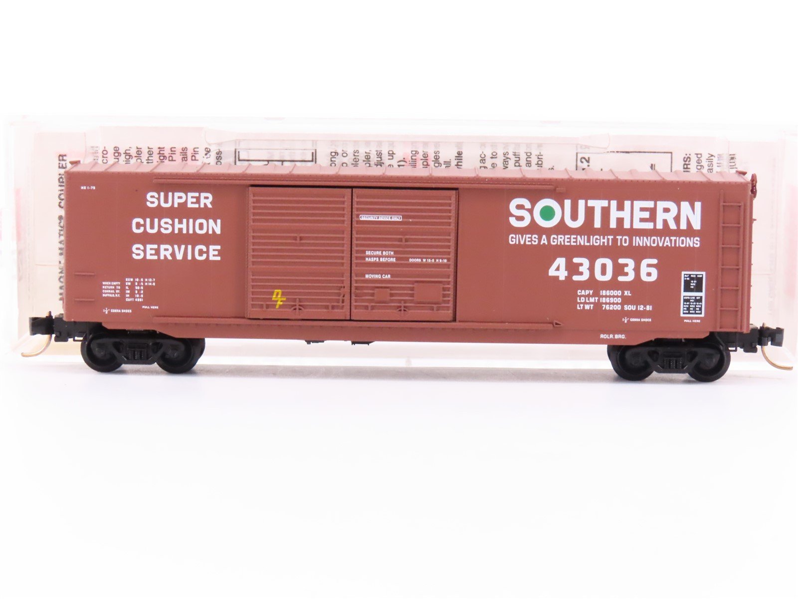 N Micro-Trains 37030 SOU Southern "Greenlight" 50' Double Door Box Car #43036