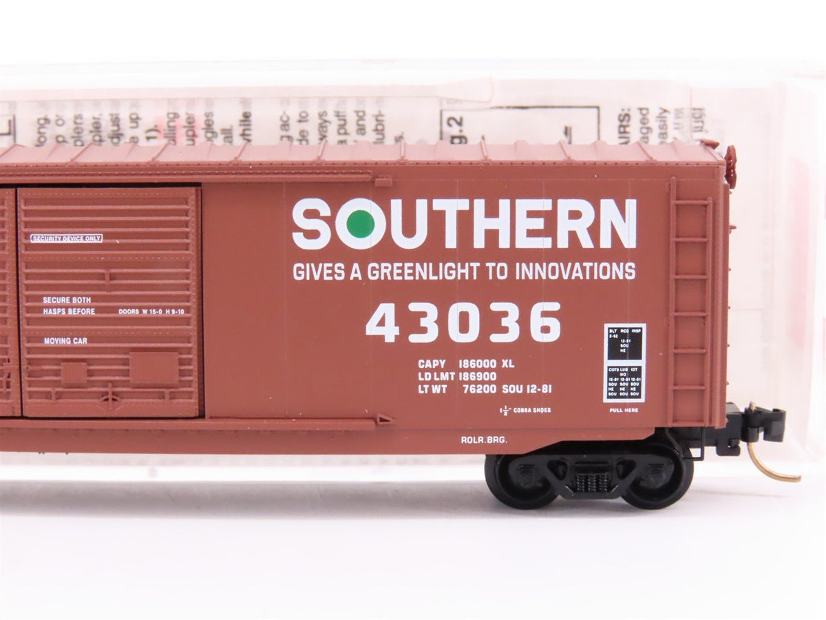 N Micro-Trains 37030 SOU Southern &quot;Greenlight&quot; 50&#39; Double Door Box Car #43036