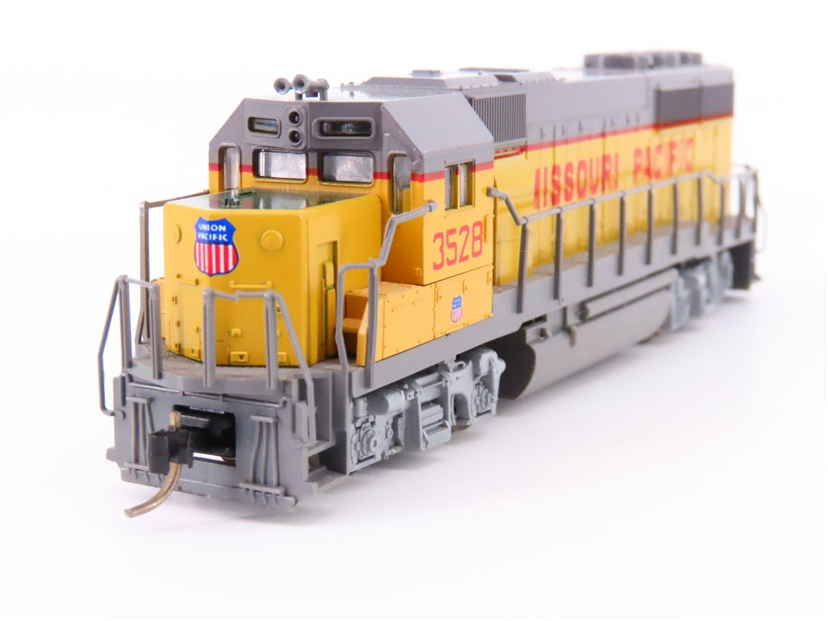 N Scale KATO 176-043 MP Missouri Pacific &quot;UP Paint&quot; EMD GP50 Diesel #3528