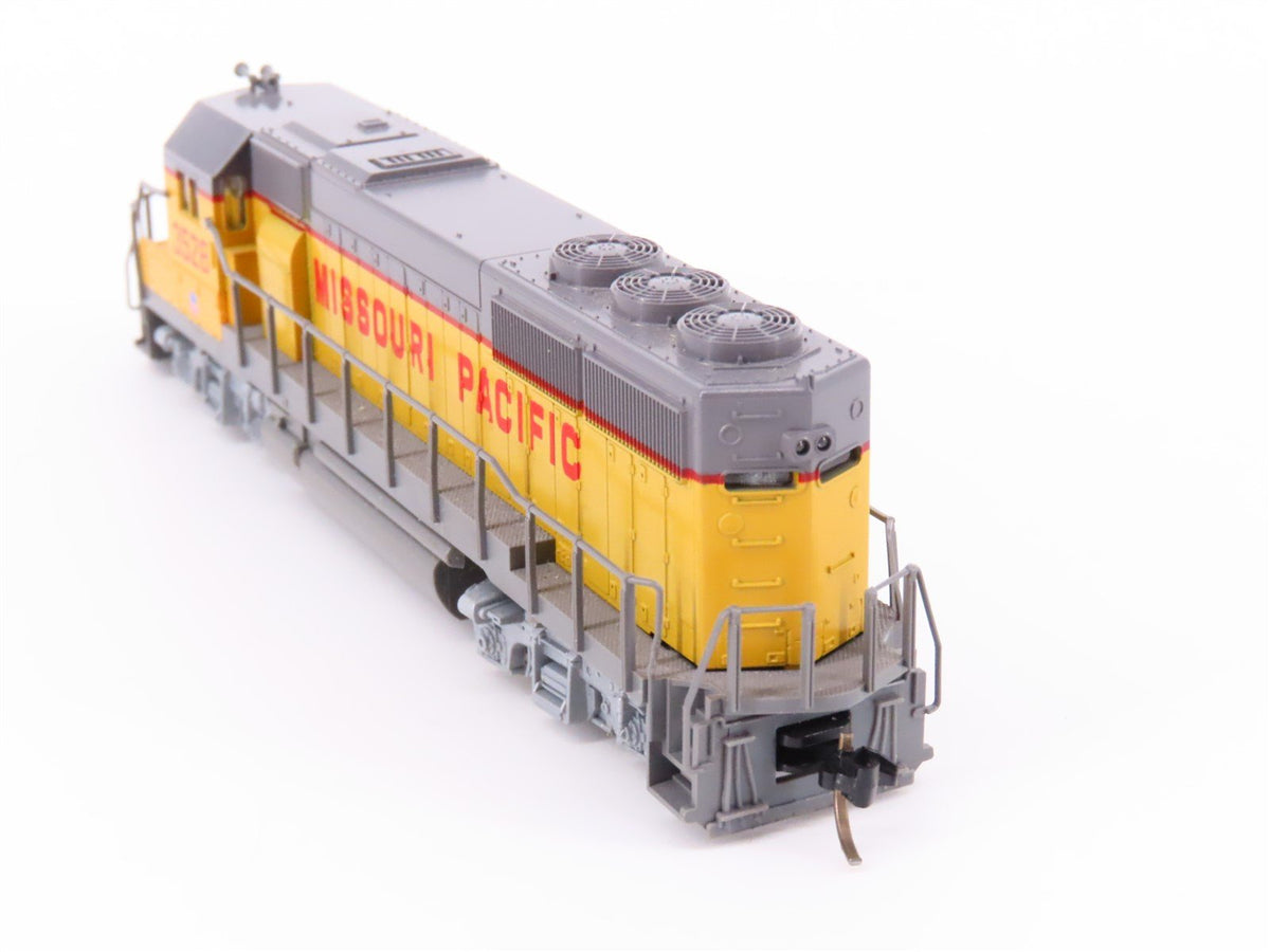 N Scale KATO 176-043 MP Missouri Pacific &quot;UP Paint&quot; EMD GP50 Diesel #3528