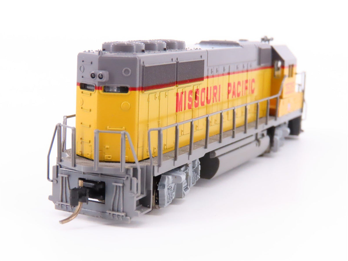 N Scale KATO 176-043 MP Missouri Pacific &quot;UP Paint&quot; EMD GP50 Diesel #3528