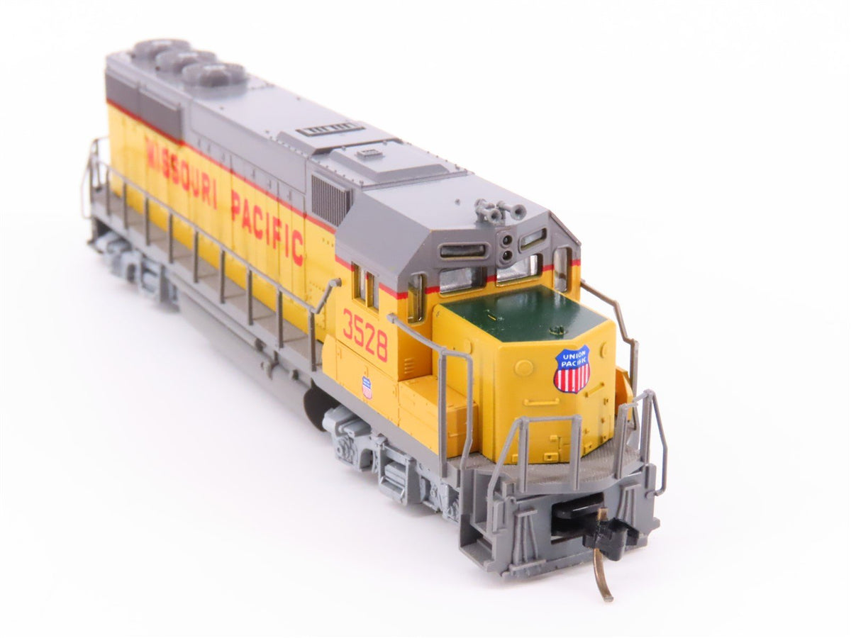 N Scale KATO 176-043 MP Missouri Pacific &quot;UP Paint&quot; EMD GP50 Diesel #3528