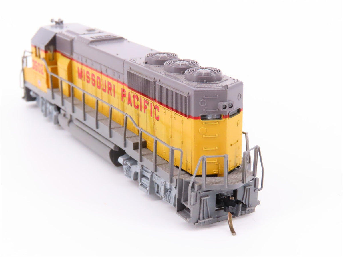 N Scale KATO 176-042 MP Missouri Pacific &quot;UP Paint&quot; GP50 Diesel #3502 - Custom