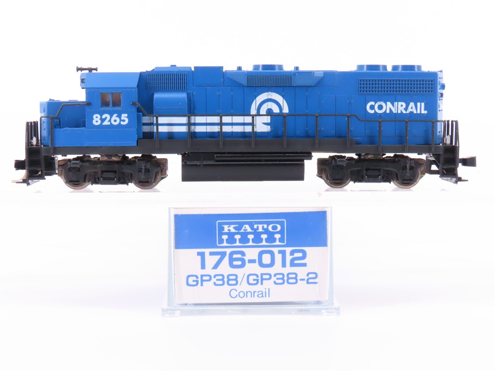 N Scale KATO 176-012 CR Conrail EMD GP38-2 Diesel Locomotive #8265