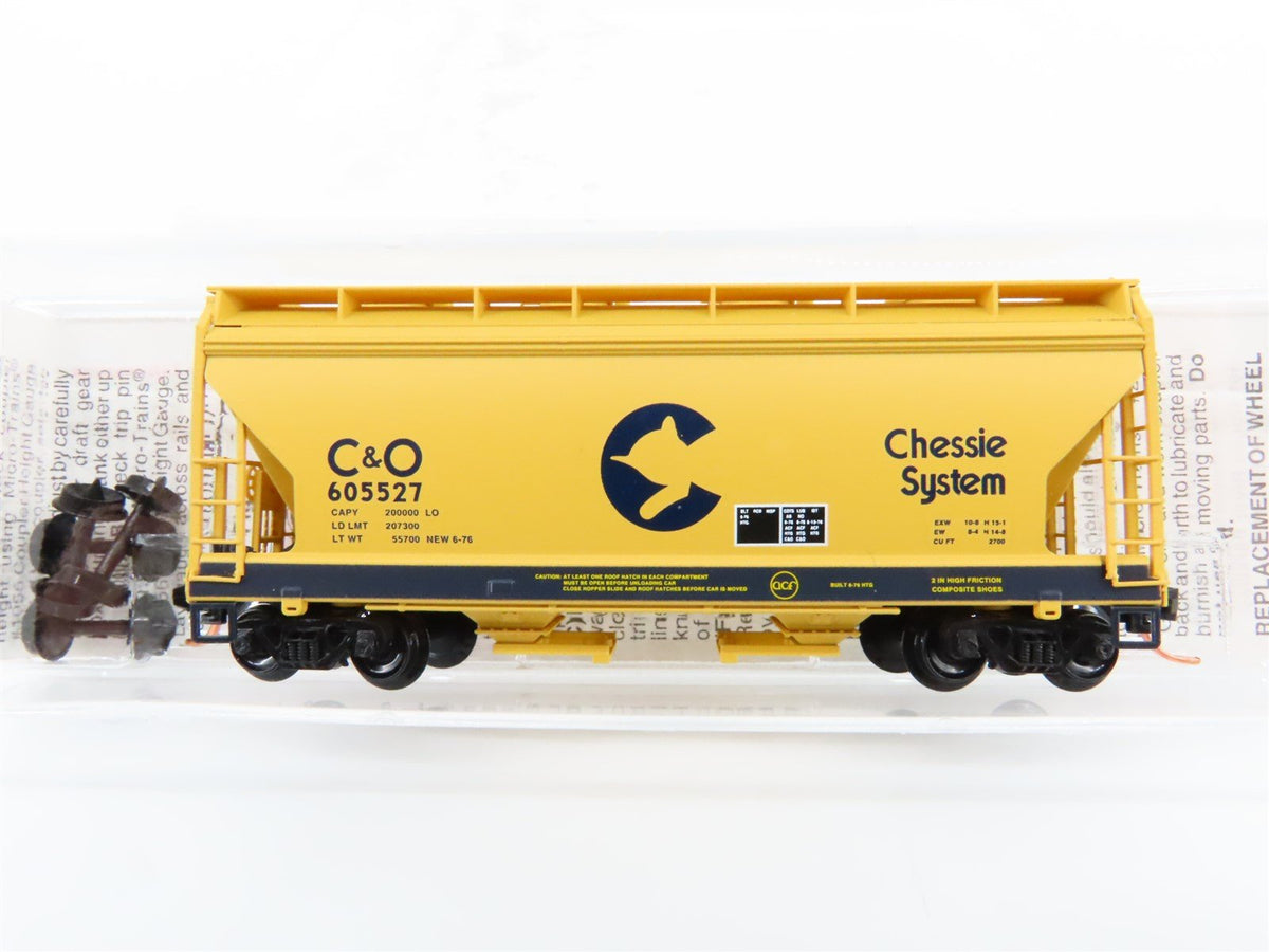 N Scale Micro-Trains MTL 92160 C&amp;O Chessie System 2-Bay Covered Hopper #605527