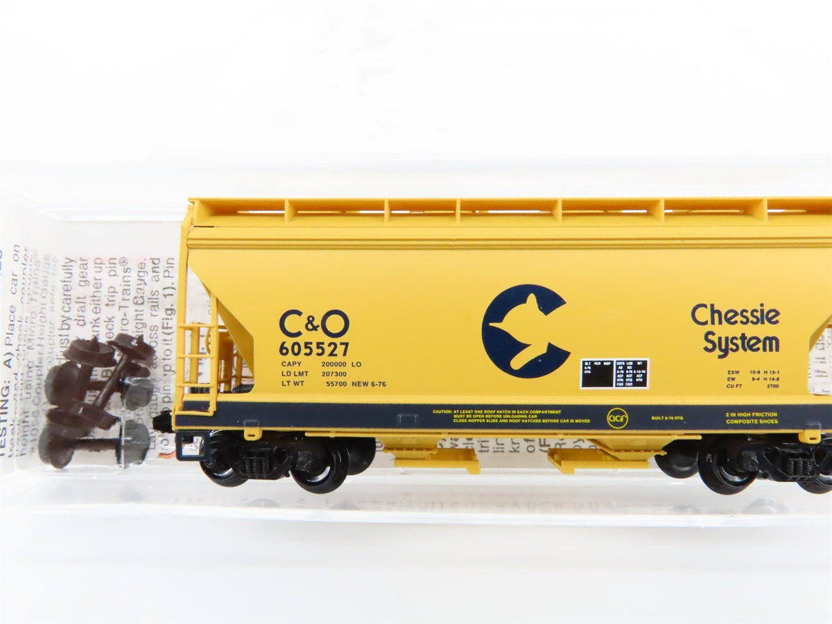 N Scale Micro-Trains MTL 92160 C&amp;O Chessie System 2-Bay Covered Hopper #605527