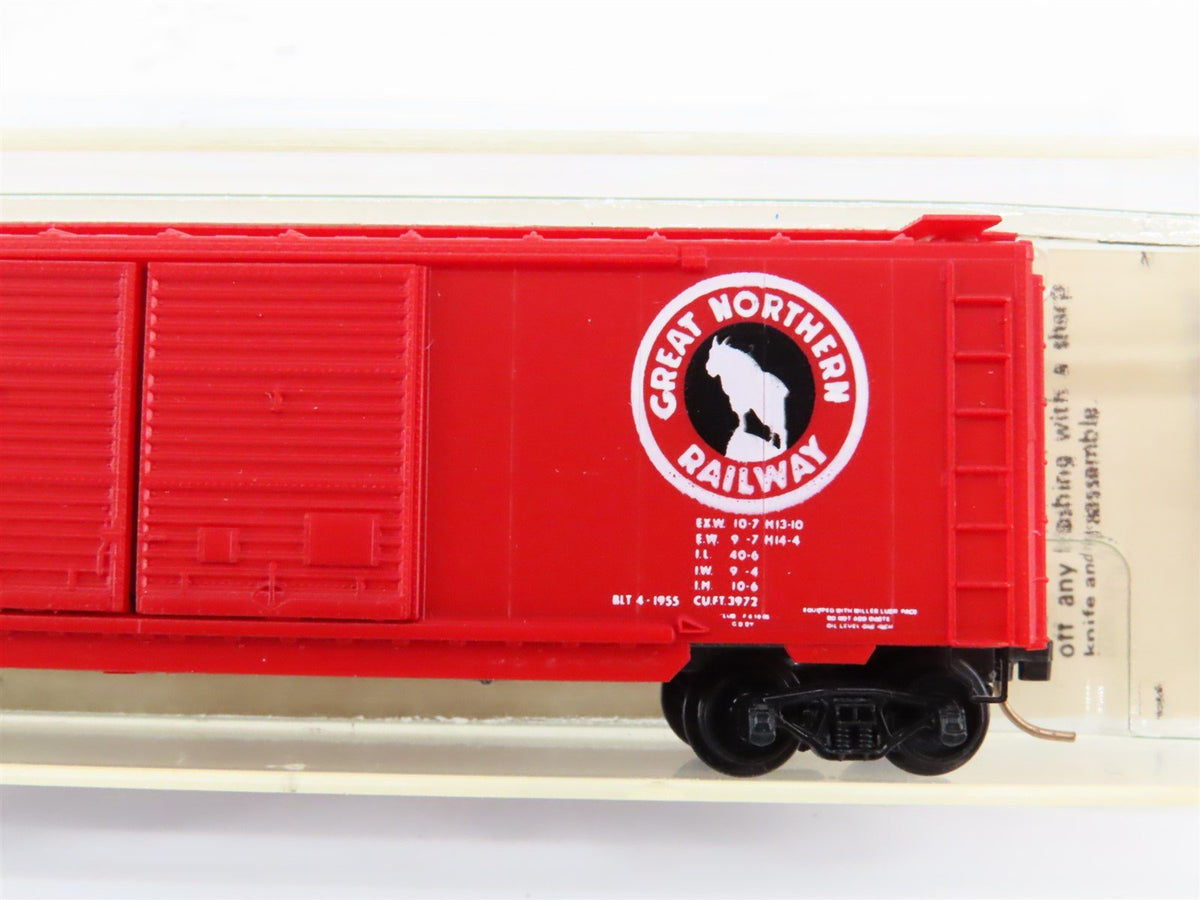 N Scale Kadee Micro-Trains MTL 23060 GN Great Northern 40&#39; Box Car #3000