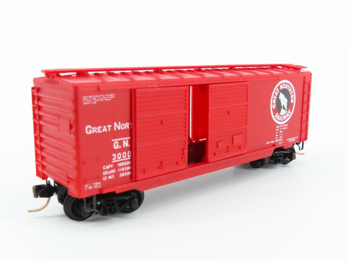 N Scale Kadee Micro-Trains MTL 23060 GN Great Northern 40&#39; Box Car #3000