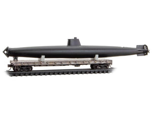 N Micro-Trains MTL 98302256 Unlettered Flat Cars 2-Pack - Weathered w/ Submarine