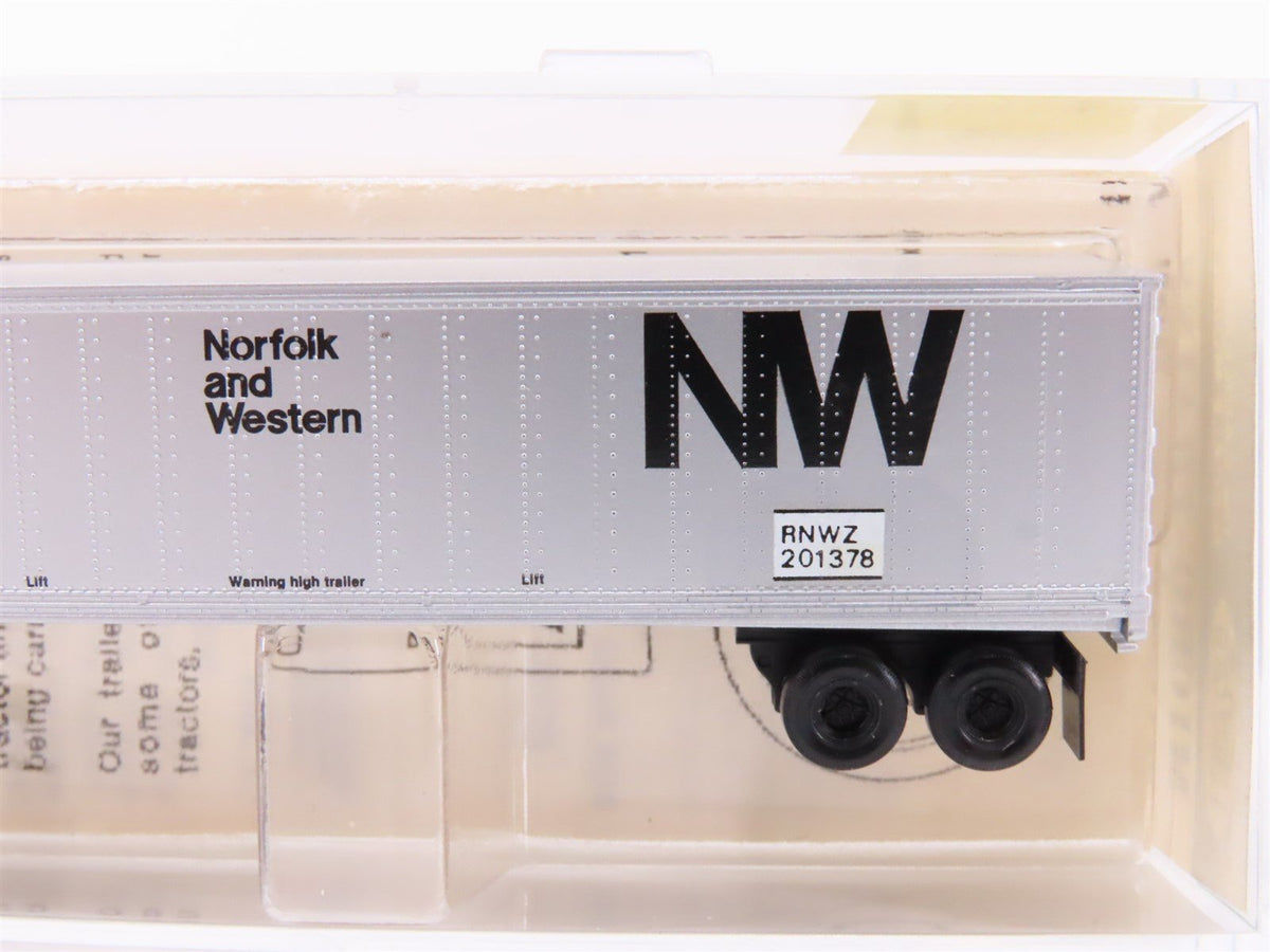 N Kadee Micro-Trains MTL 64010 ATSF TOFC Flat Car #293294 w/45&#39; N&amp;W Trailer