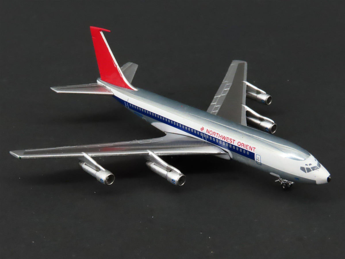 1:400 Aero Classics Die-Cast Northwest Orient Boeing B720-051B Airliner N725US