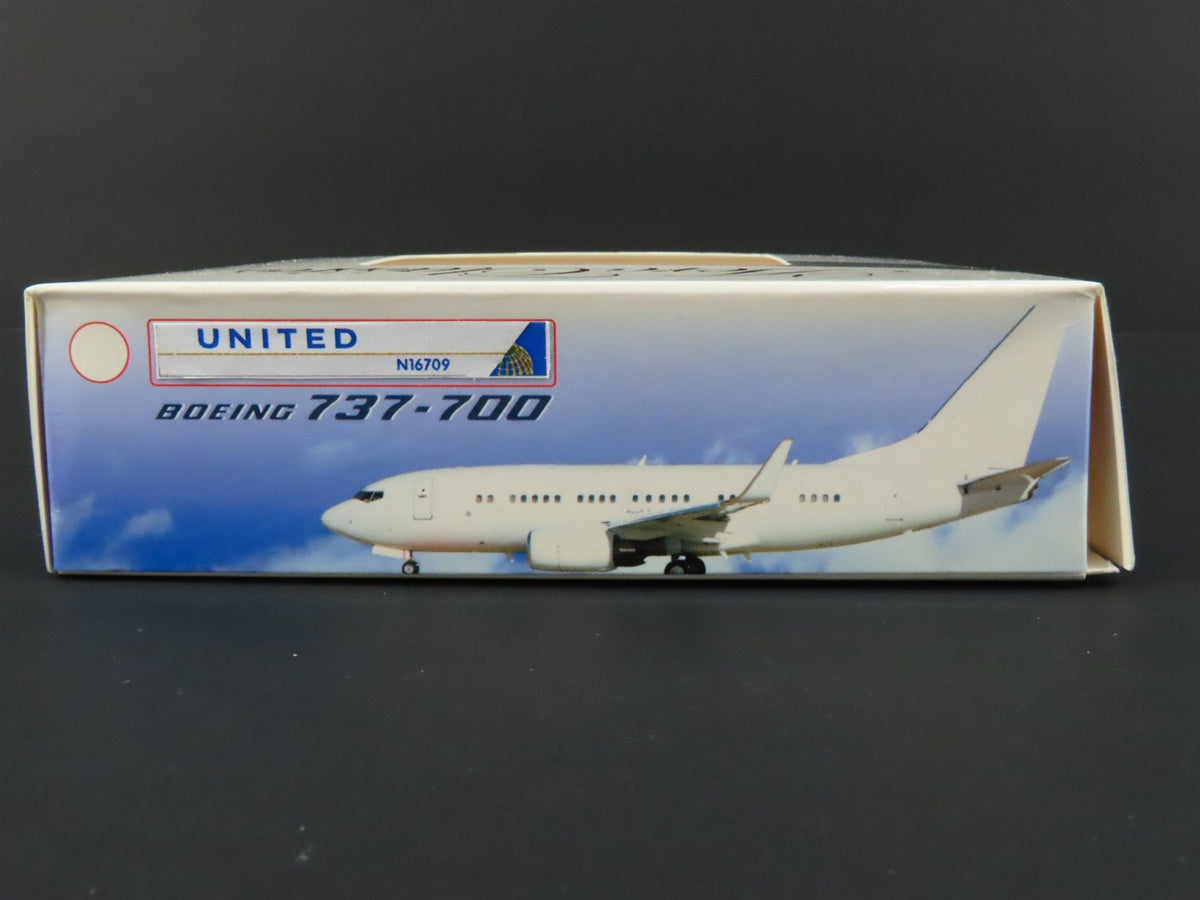 1:400 Aero Classics Die-Cast United Airlines Boeing B737-724 Airliner N16709