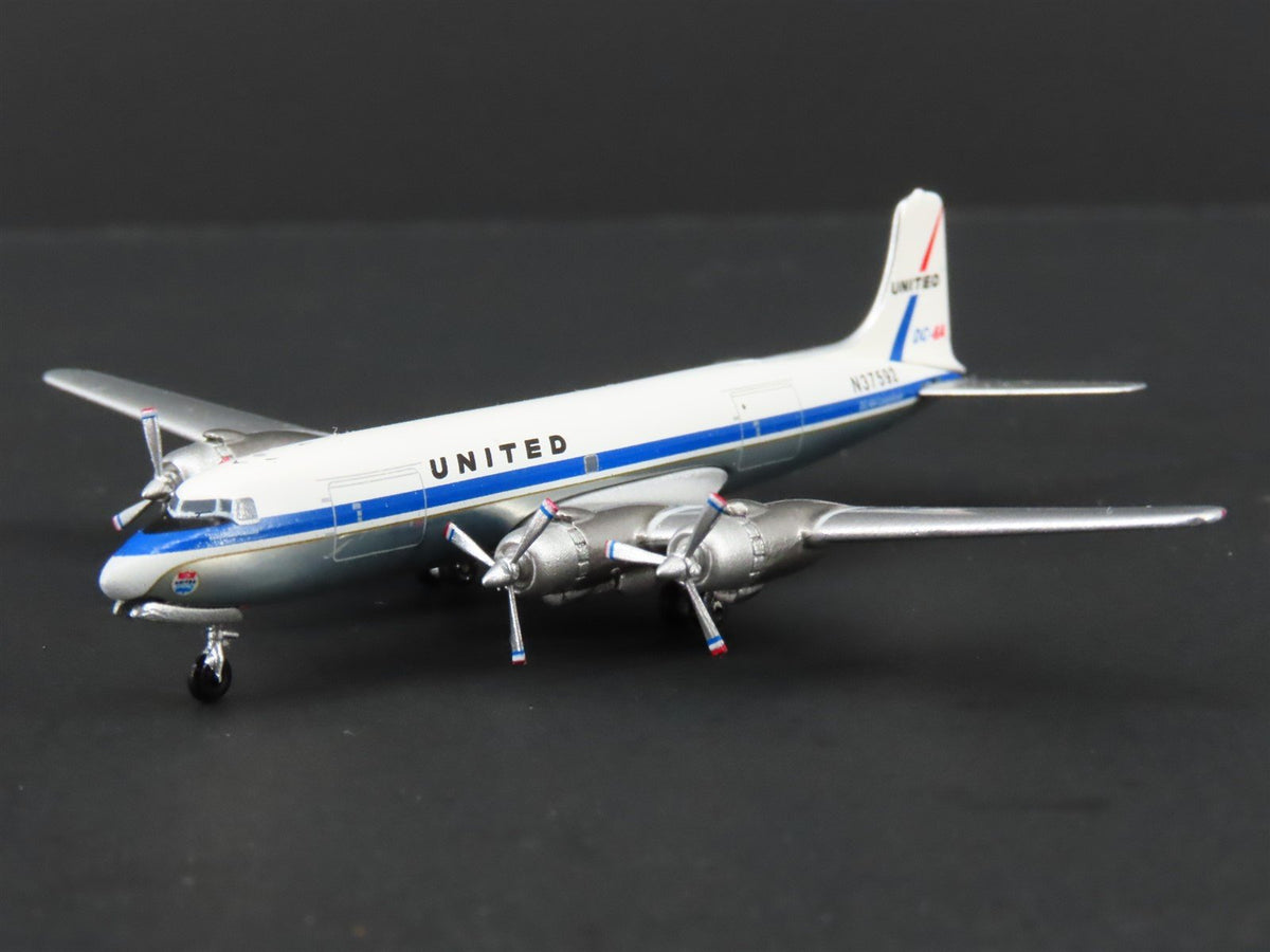 1:400 Scale Aero Classics United McDonnell Douglas DC-6A Cargoliner #N37592