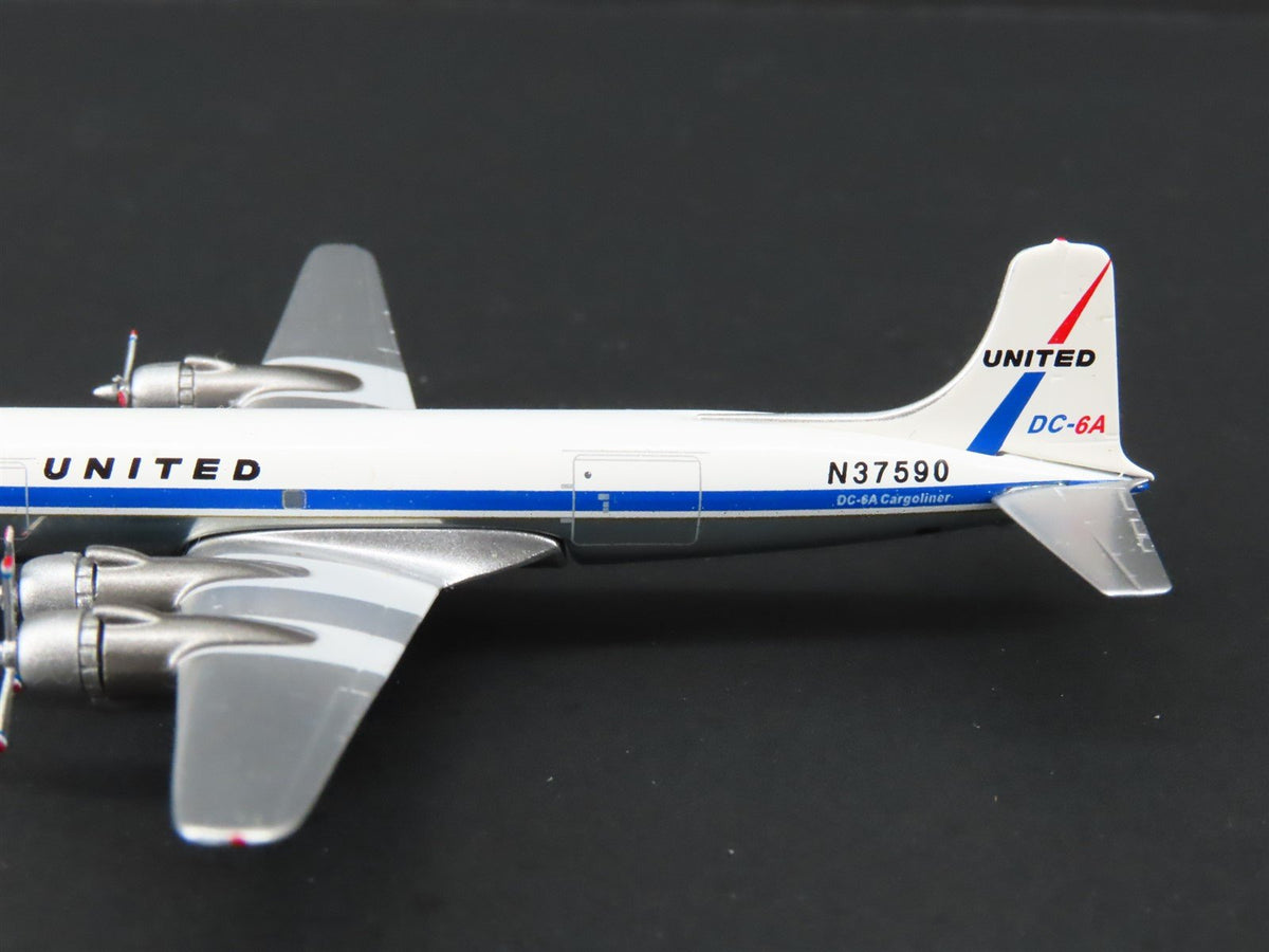 1:400 Scale Aero Classics United McDonnell Douglas DC-6A Cargoliner #N37590