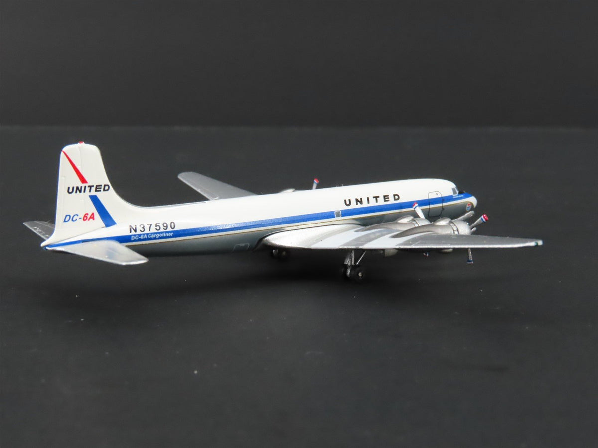 1:400 Scale Aero Classics United McDonnell Douglas DC-6A Cargoliner #N37590