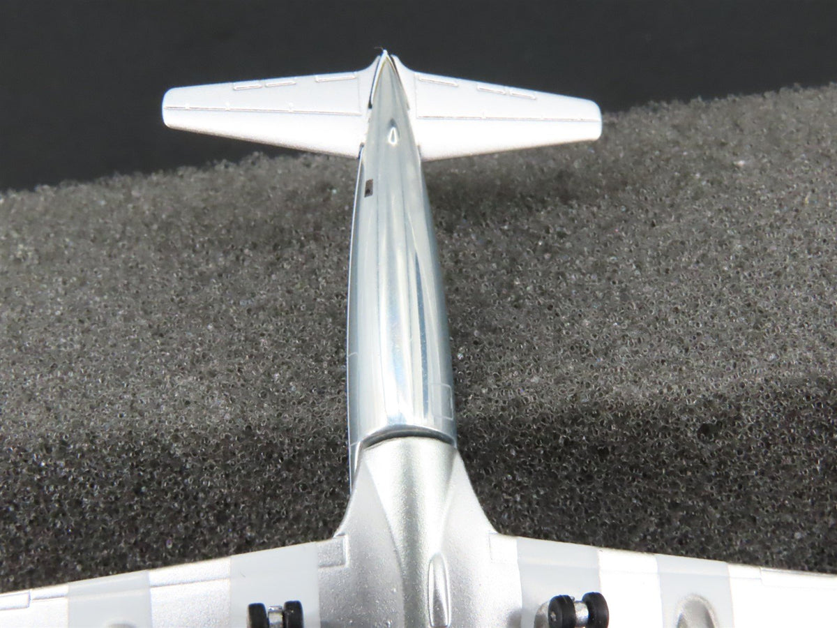 1:400 Scale Aero Classics United McDonnell Douglas DC-6A Cargoliner #N37590