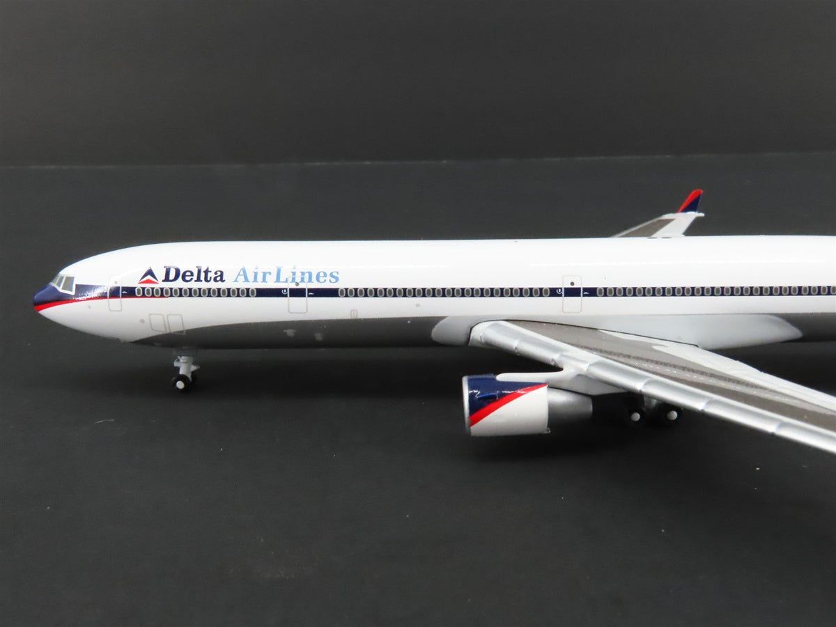 1:400 Scale Gemini Jets GJDAL168 Delta McDonnell Douglas MD-11 Airliner #N812DE