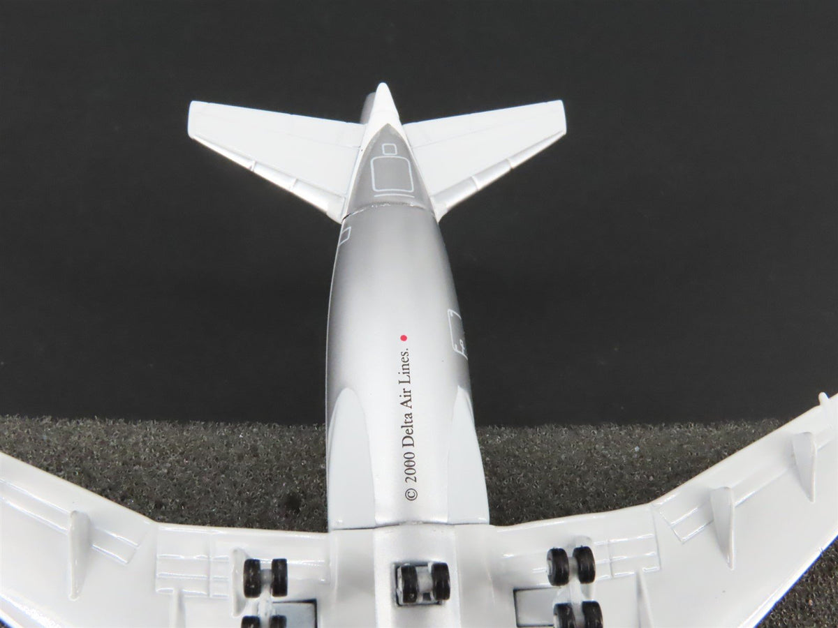 1:400 Scale Gemini Jets GJDAL168 Delta McDonnell Douglas MD-11 Airliner #N812DE