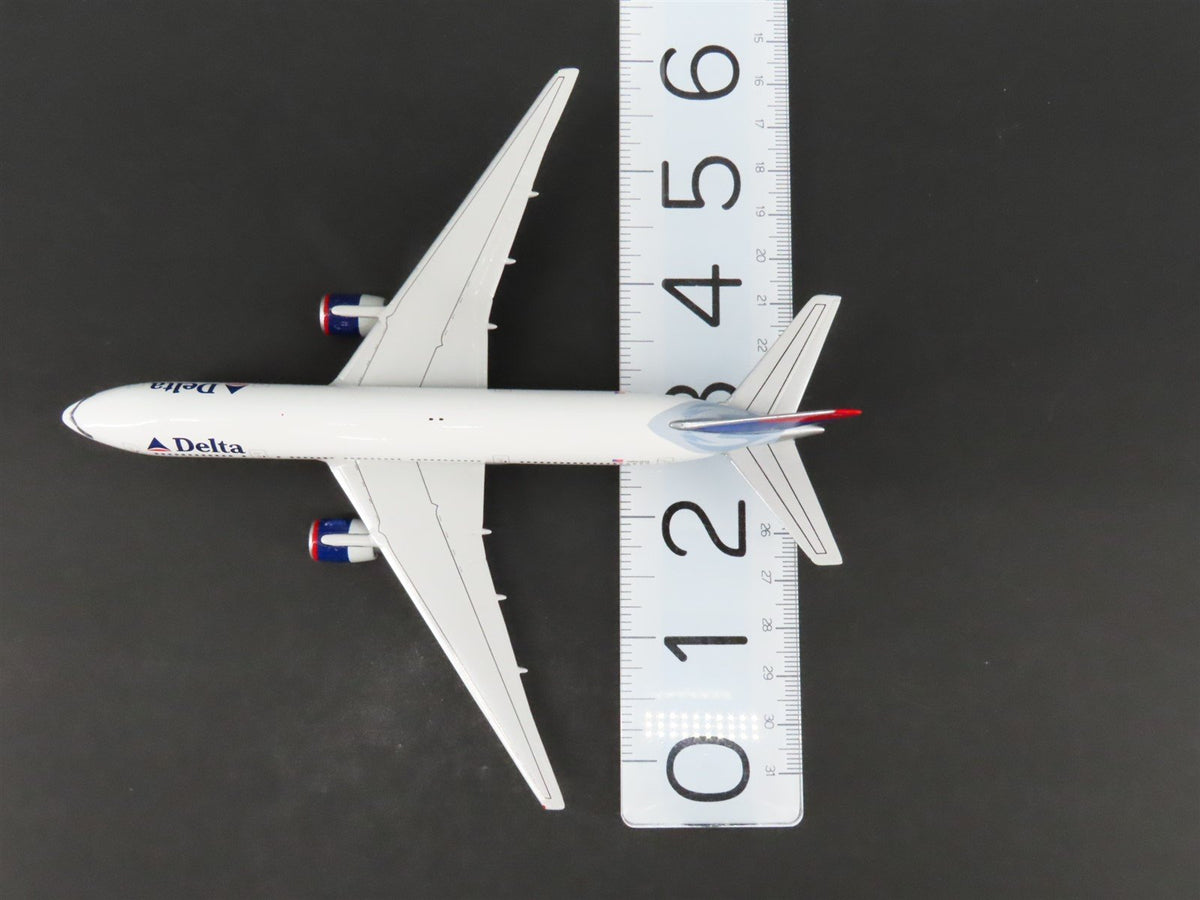 1:400 Scale Gemini Jets GJDAL090 Die-Cast Delta Boeing B777-200 Airliner #N863DA