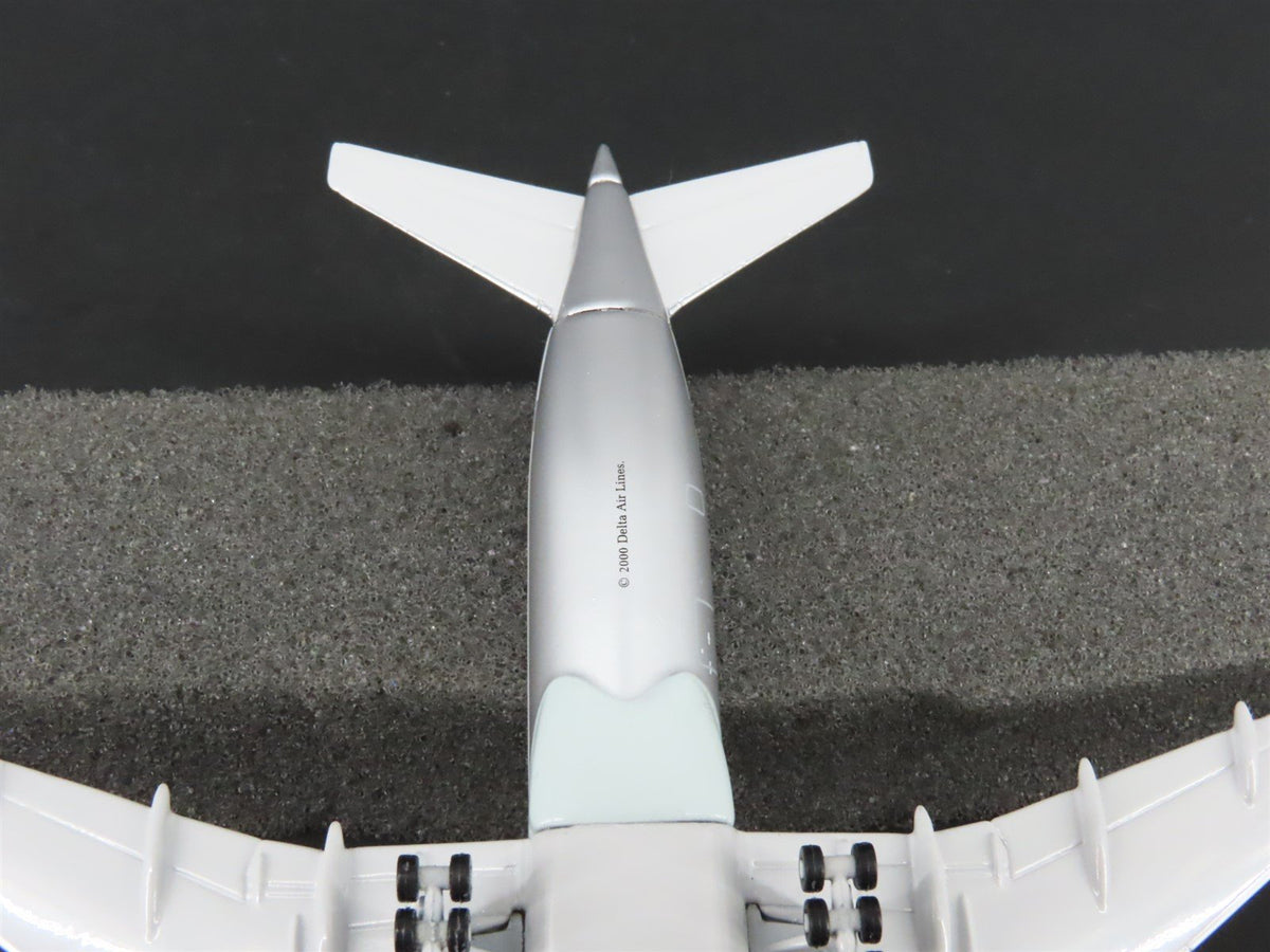 1:400 Scale Gemini Jets GJDAL090 Die-Cast Delta Boeing B777-200 Airliner #N863DA