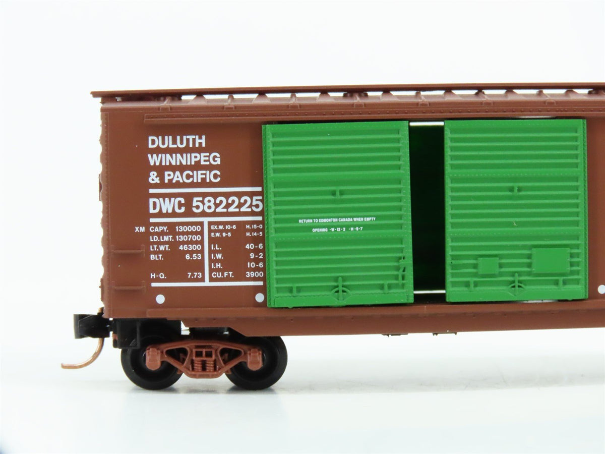 N Scale Micro-Trains MTL 23260 DWC Duluth Winnipeg &amp; Pacific 40&#39; Reefer #582225