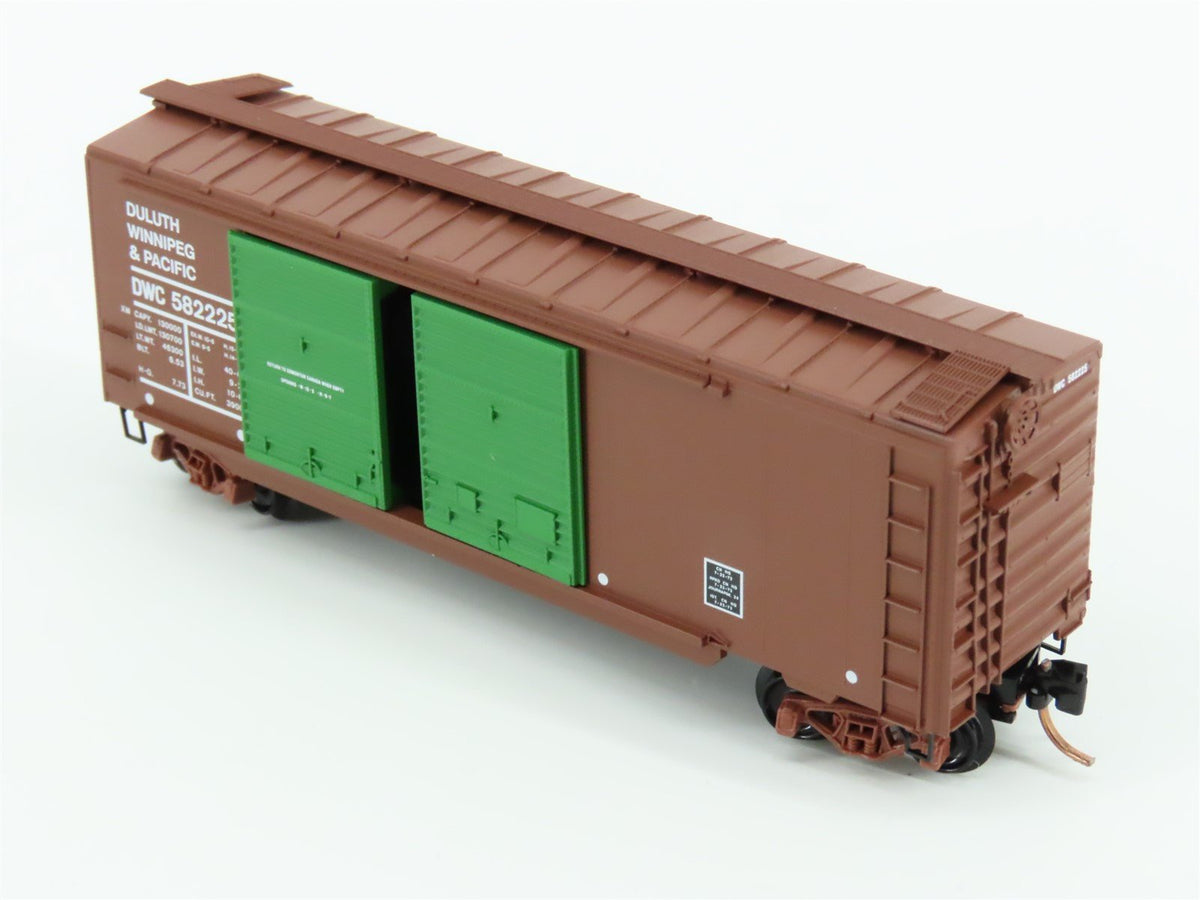 N Scale Micro-Trains MTL 23260 DWC Duluth Winnipeg &amp; Pacific 40&#39; Reefer #582225