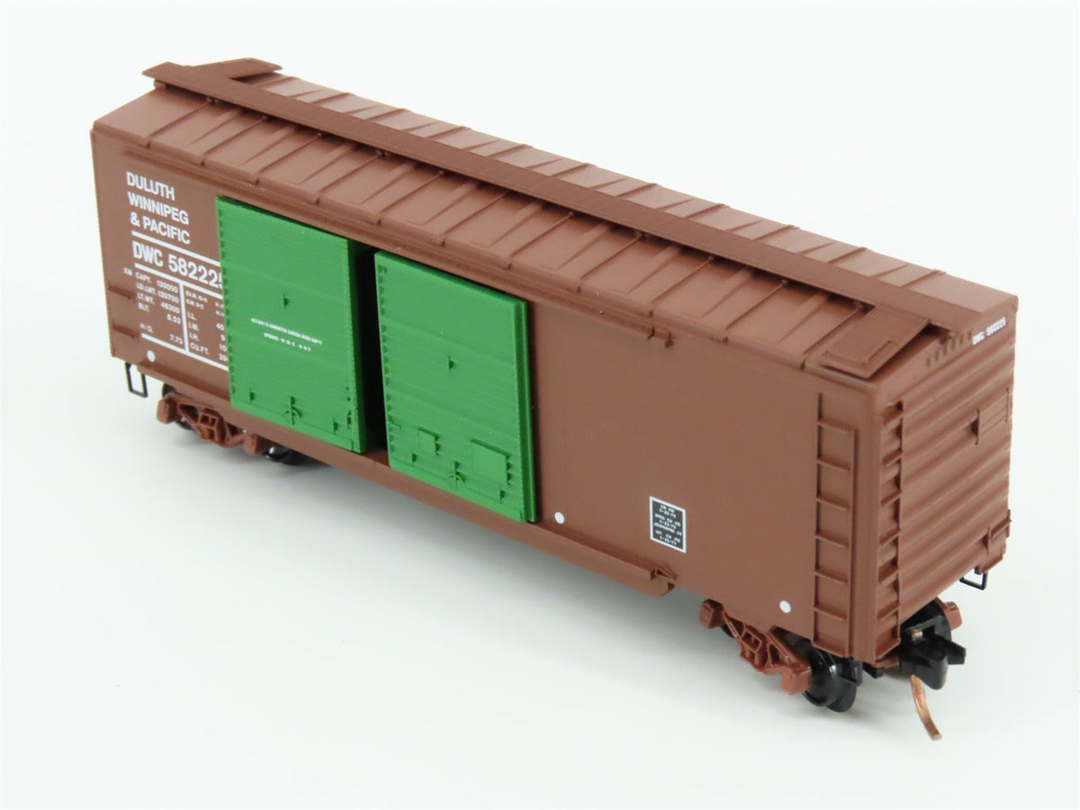 N Scale Micro-Trains MTL 23260 DWC Duluth Winnipeg &amp; Pacific 40&#39; Reefer #582225