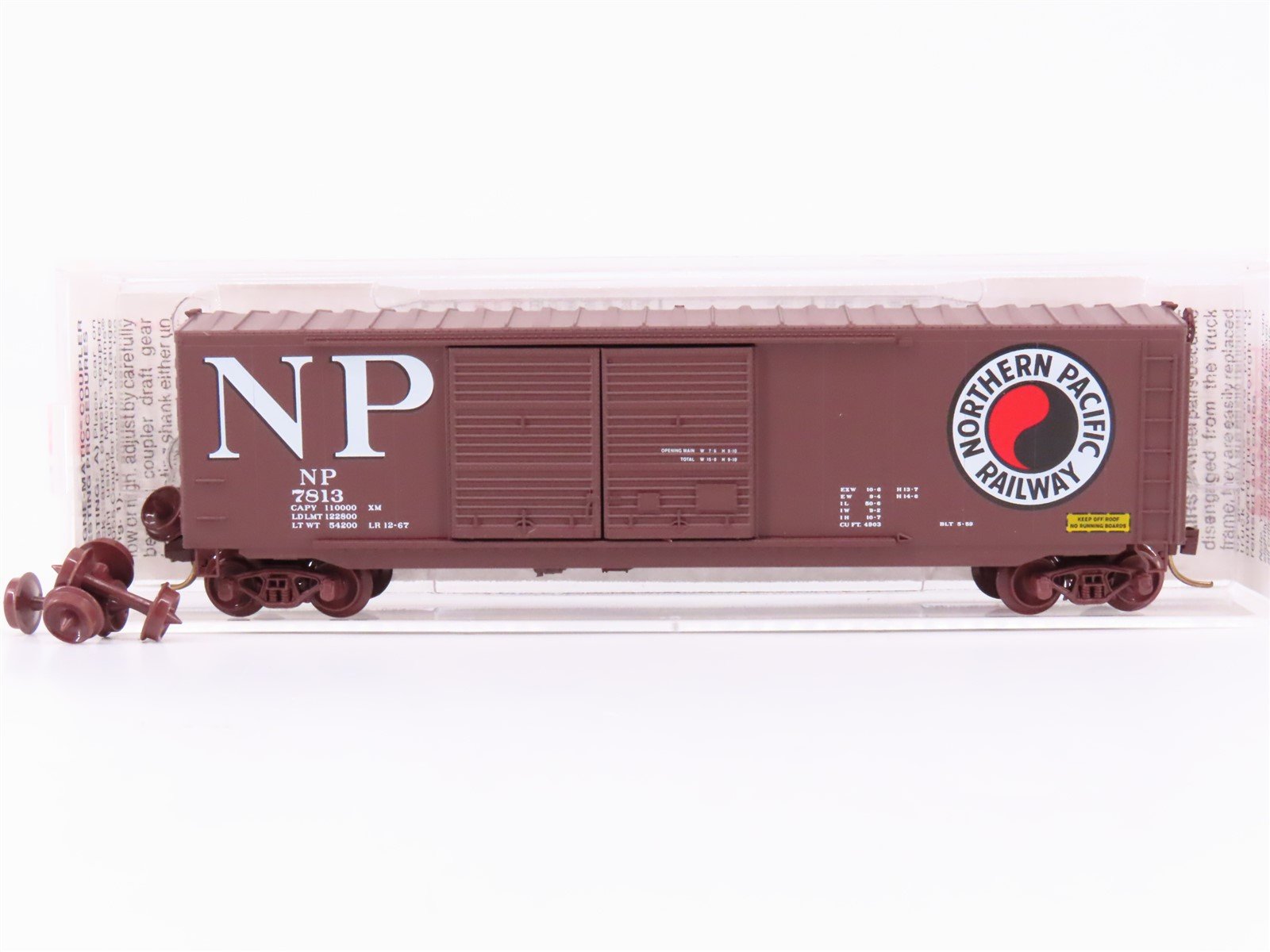 N Scale Micro-Trains MTL 37050 NP Northern Pacific 50' Double Door Box Car #7813