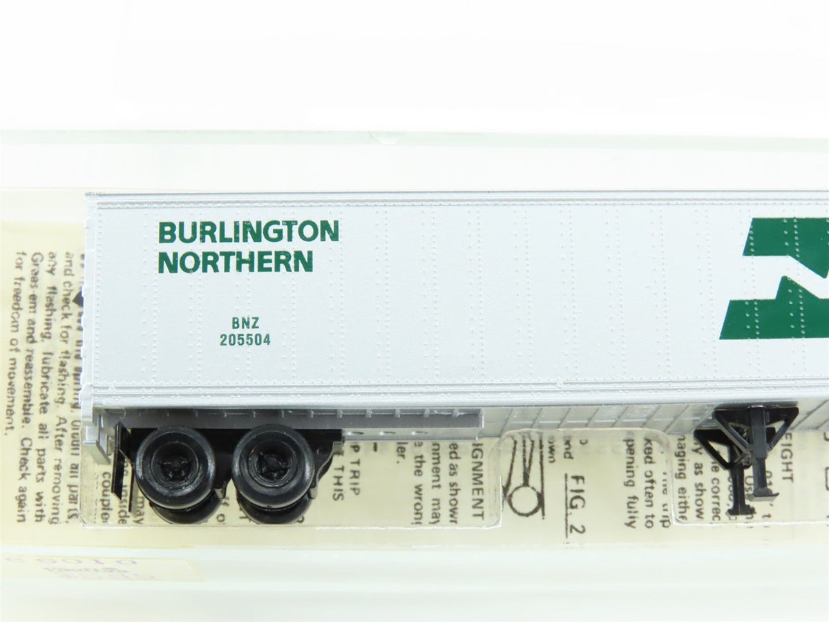 N Kadee Micro-Trains MTL 66010 BNZ Burlington Northern 40&#39; Van Trailer #205504