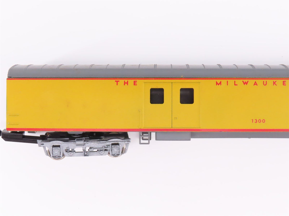 HO Scale Con-Cor MILW Milwaukee Road Passenger Car 5-Pack