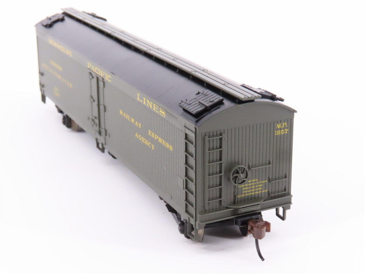 HO Scale Athearn RTR 92566 MP Missouri Pacific 50&#39; Express Reefer Car #3157