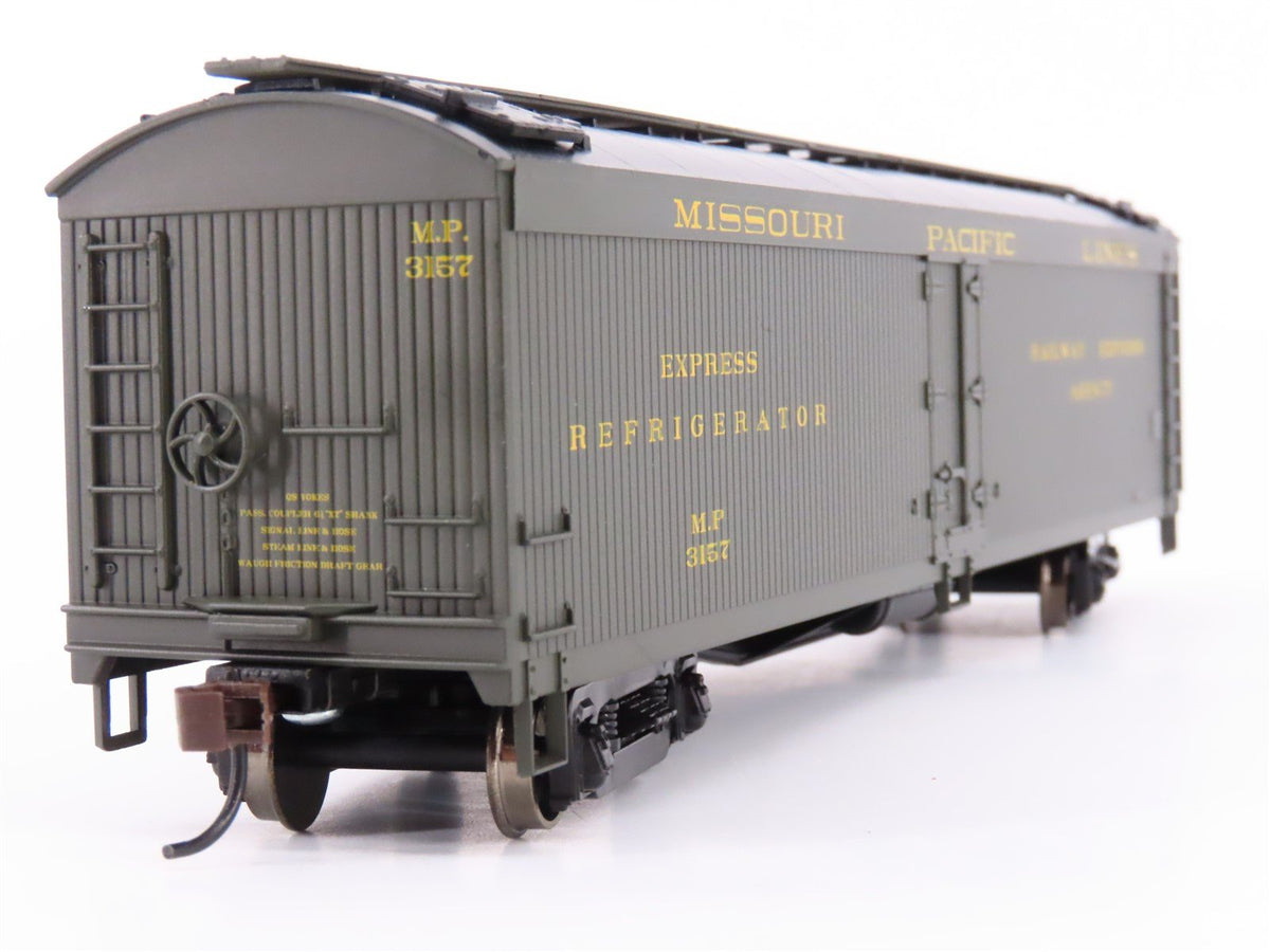 HO Scale Athearn RTR 92566 MP Missouri Pacific 50&#39; Express Reefer Car #3157