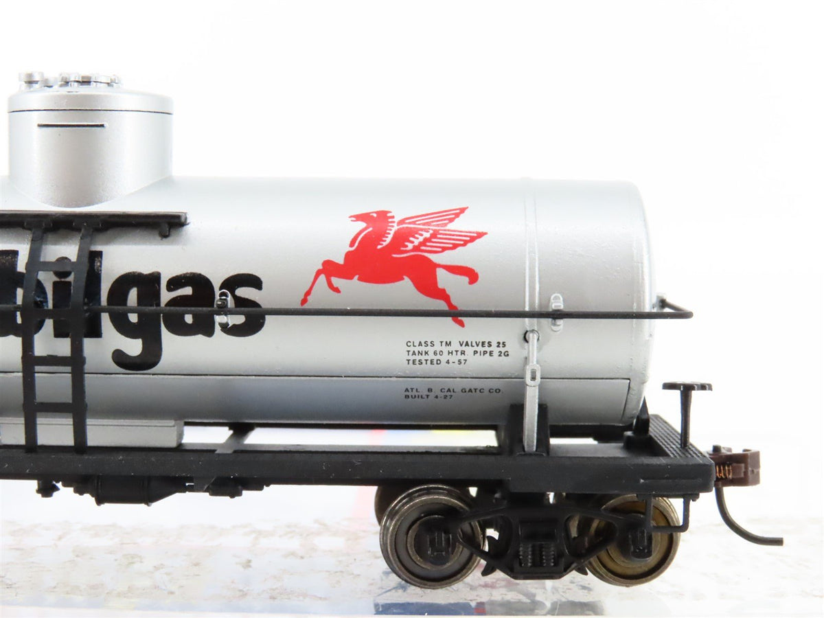 HO Scale Model Power 2191 SVX Mobilgas Metal Single Dome Tankcar #1443