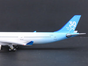 1:400 Big-Bus Models Die-Cast Air Transat 