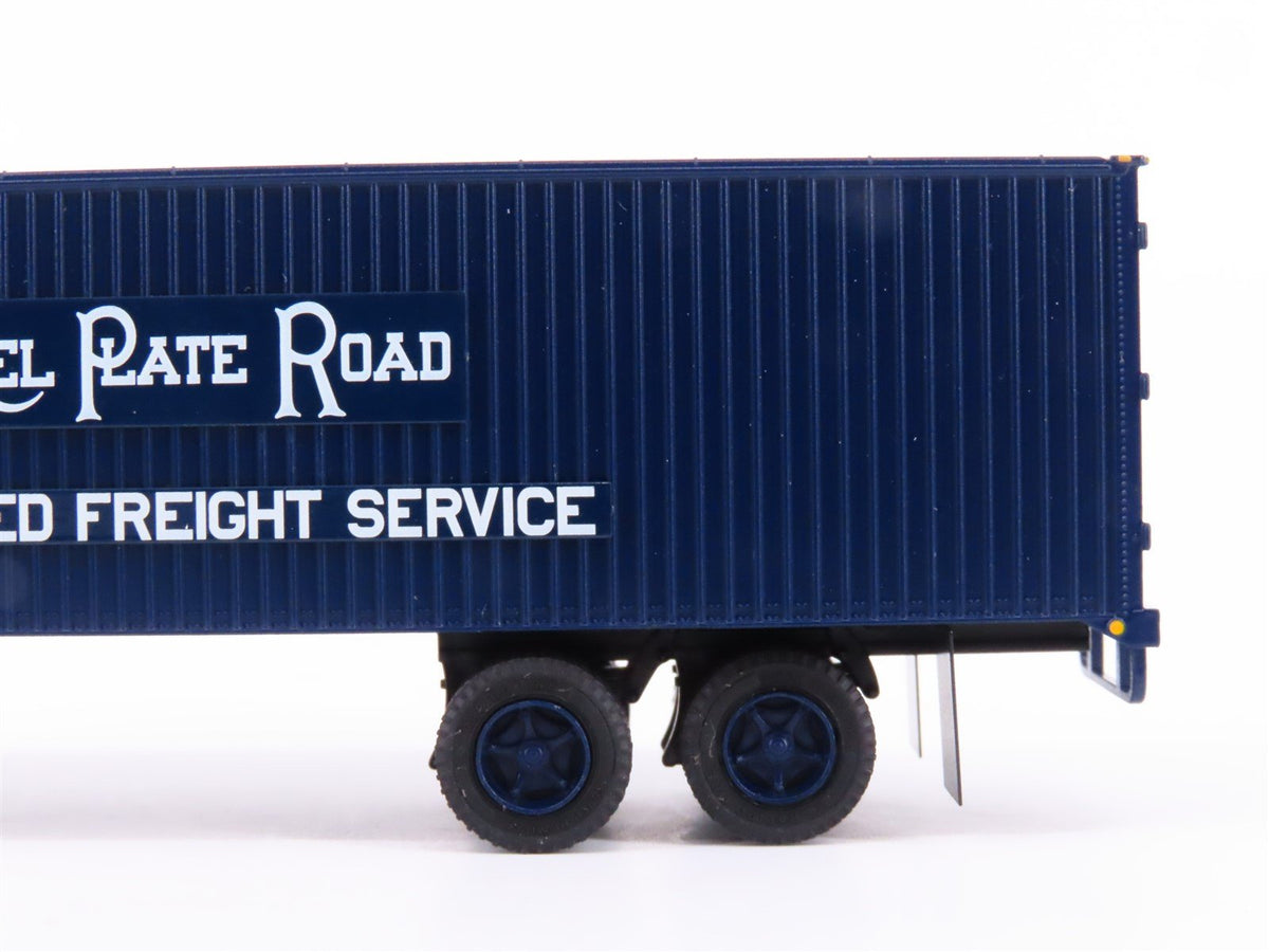 HO Rapido #403010 NKP Nickel Plate Road 35&#39; Integral-Post Van Trailer #T-250