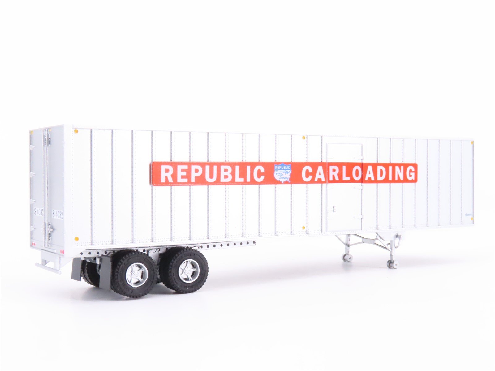 HO Scale Rapido 403031 Republic Carloading 40' Exterior-Post Van Trailer #S-4032
