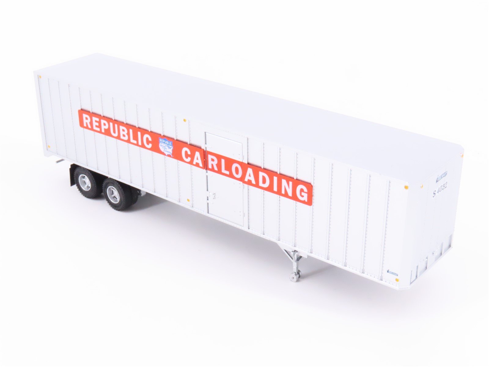 HO Scale Rapido 403031 Republic Carloading 40' Exterior-Post Van Trailer #S-4032