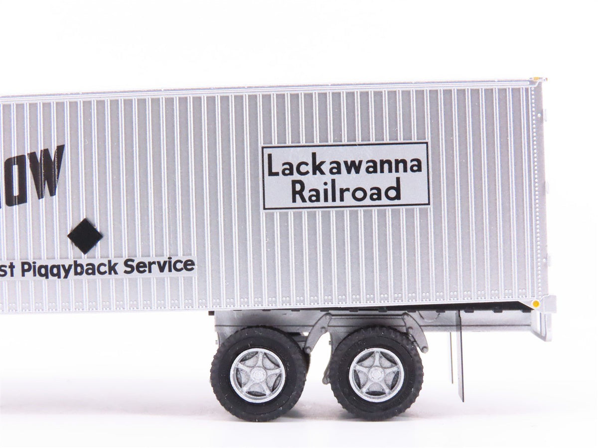 HO Scale Rapido #403006 DL&amp;W Phoebe Snow 35&#39; Integral-Post Van Trailer #559