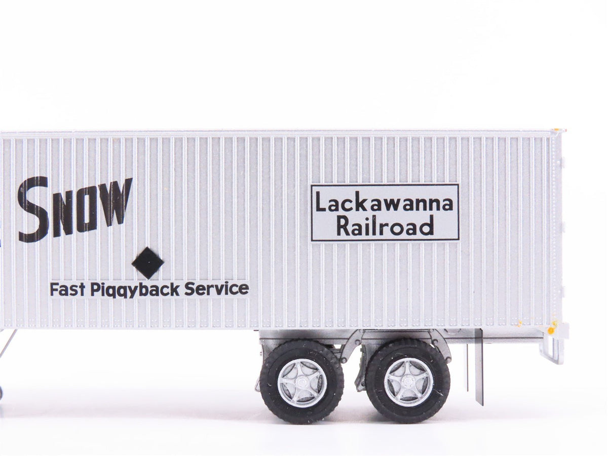 HO Scale Rapido #403004 DL&amp;W Phoebe Snow 35&#39; Integral-Post Van Trailer #542