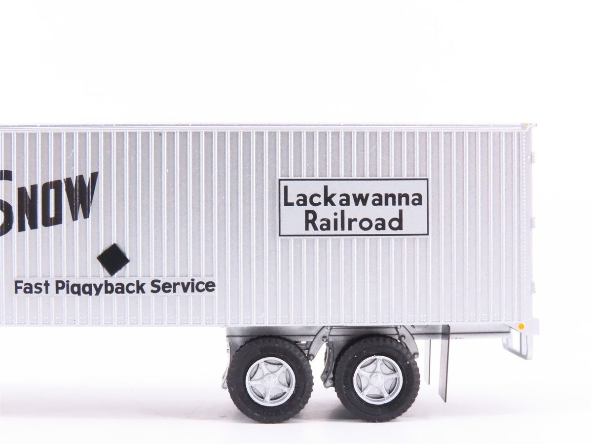 HO Scale Rapido #403005 DL&amp;W Phoebe Snow 35&#39; Integral-Post Van Trailer #550