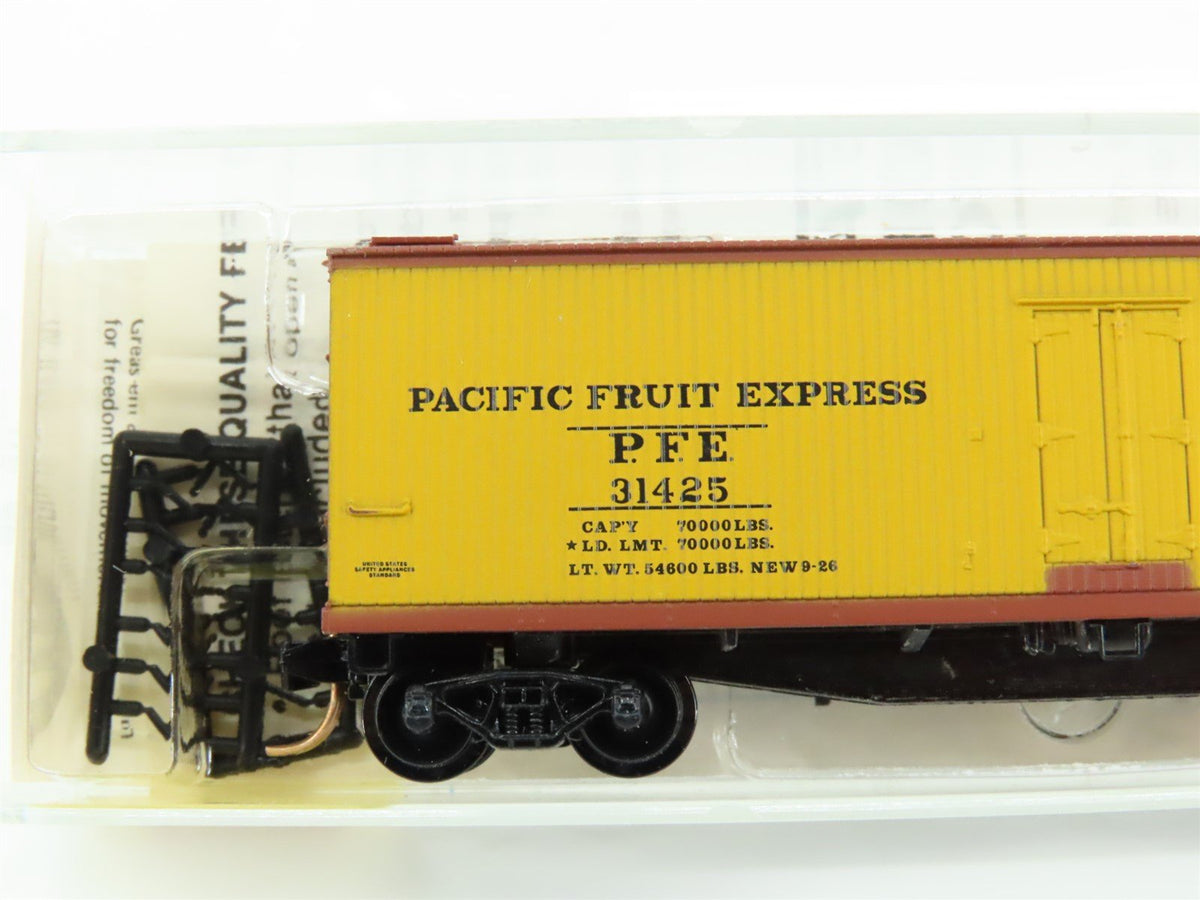 N Kadee Micro-Trains MTL 49250 SP UP PFE Pacific Fruit Express 40&#39; Reefer #31425