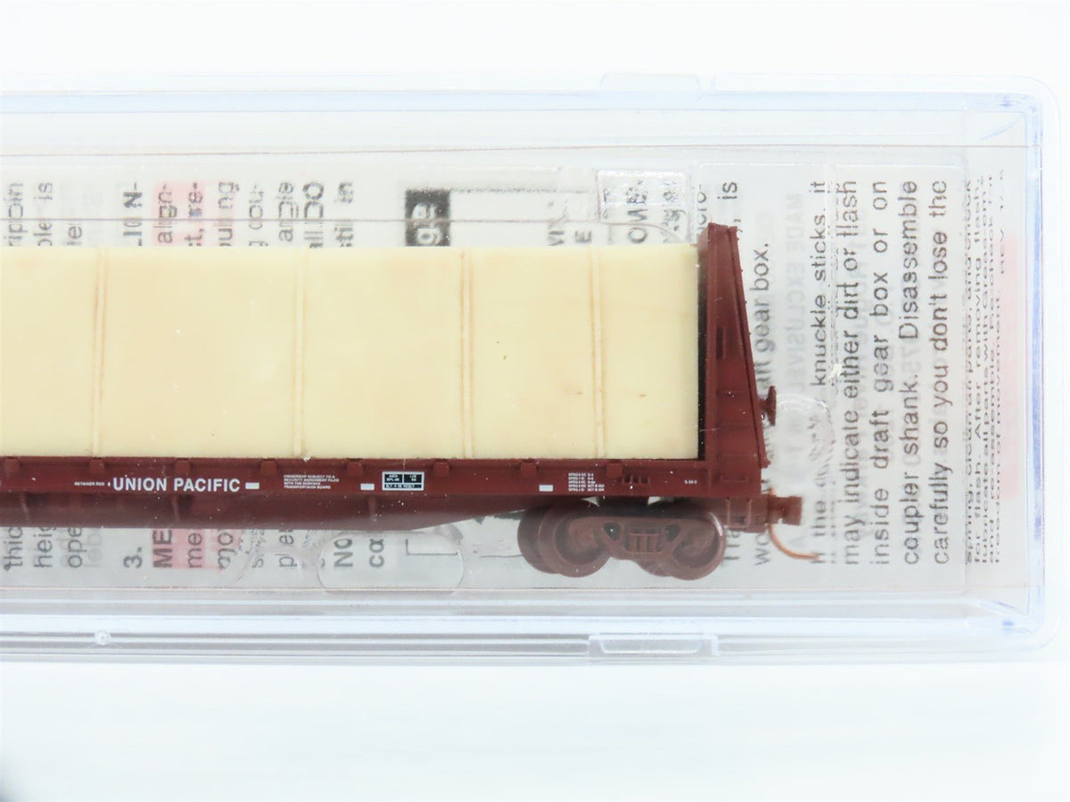 N Micro-Trains MTL 05400151 UP Union Pacific Bulkhead Flat Car #262148 w/ Load