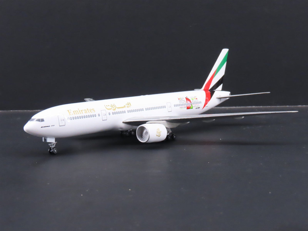 1:400 Dragon Wings 55113 Emirates &quot;Dubai Shopping&quot; Boeing B777-21H w/ Stand