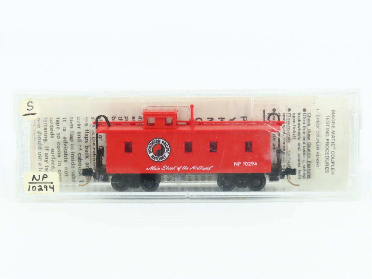 N Scale Kadee Micro-Trains MTL 3-A NP Northern Pacific Railway Caboose #10294