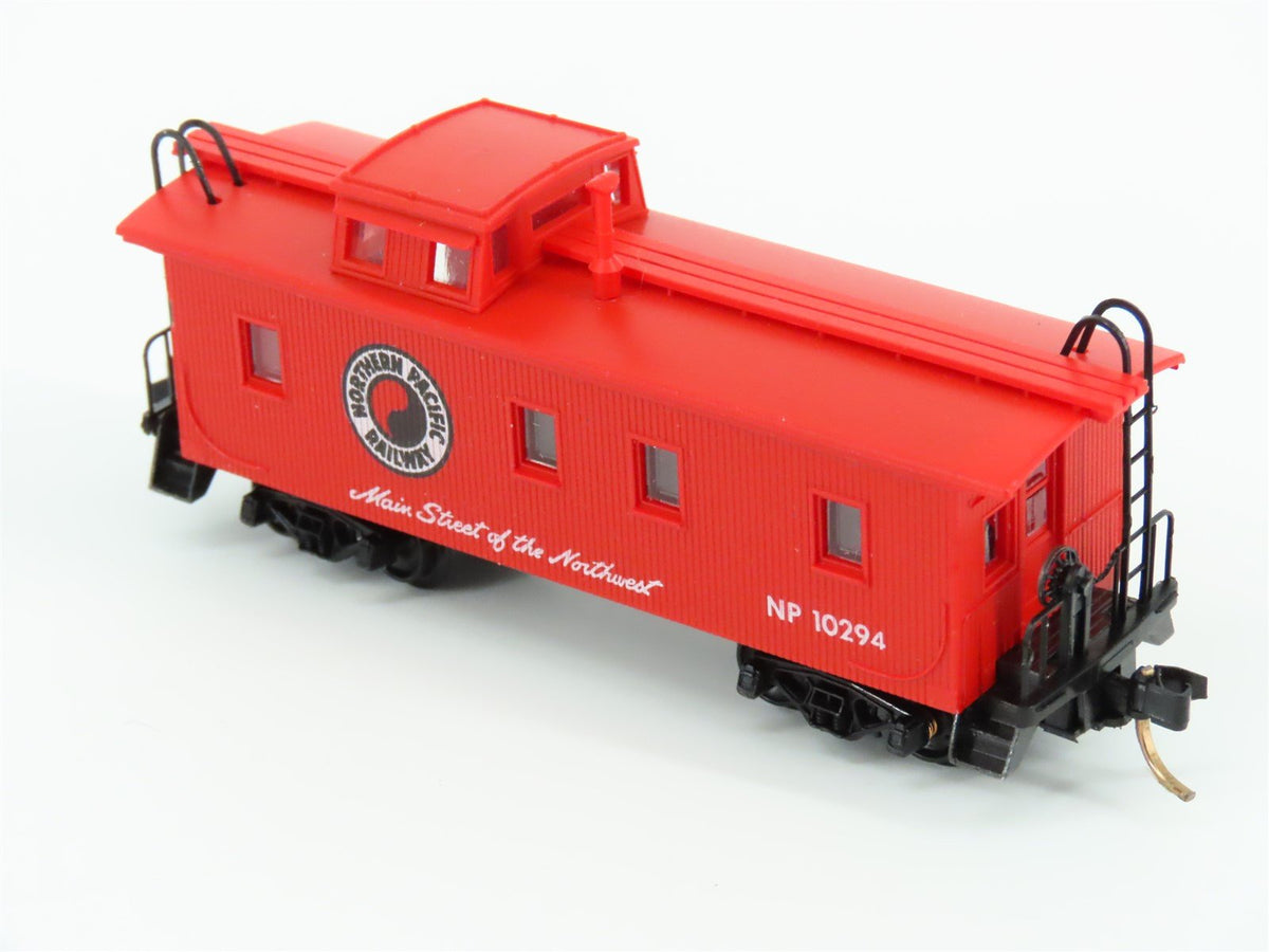 N Scale Kadee Micro-Trains MTL 3-A NP Northern Pacific Railway Caboose #10294