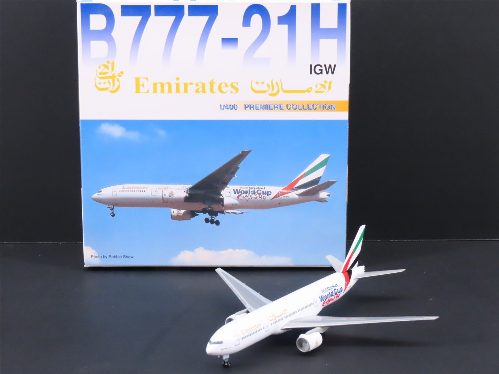 1:400 Dragon Wings 55115 Die-Cast Emirates World Cup Boeing B777-21H Airliner