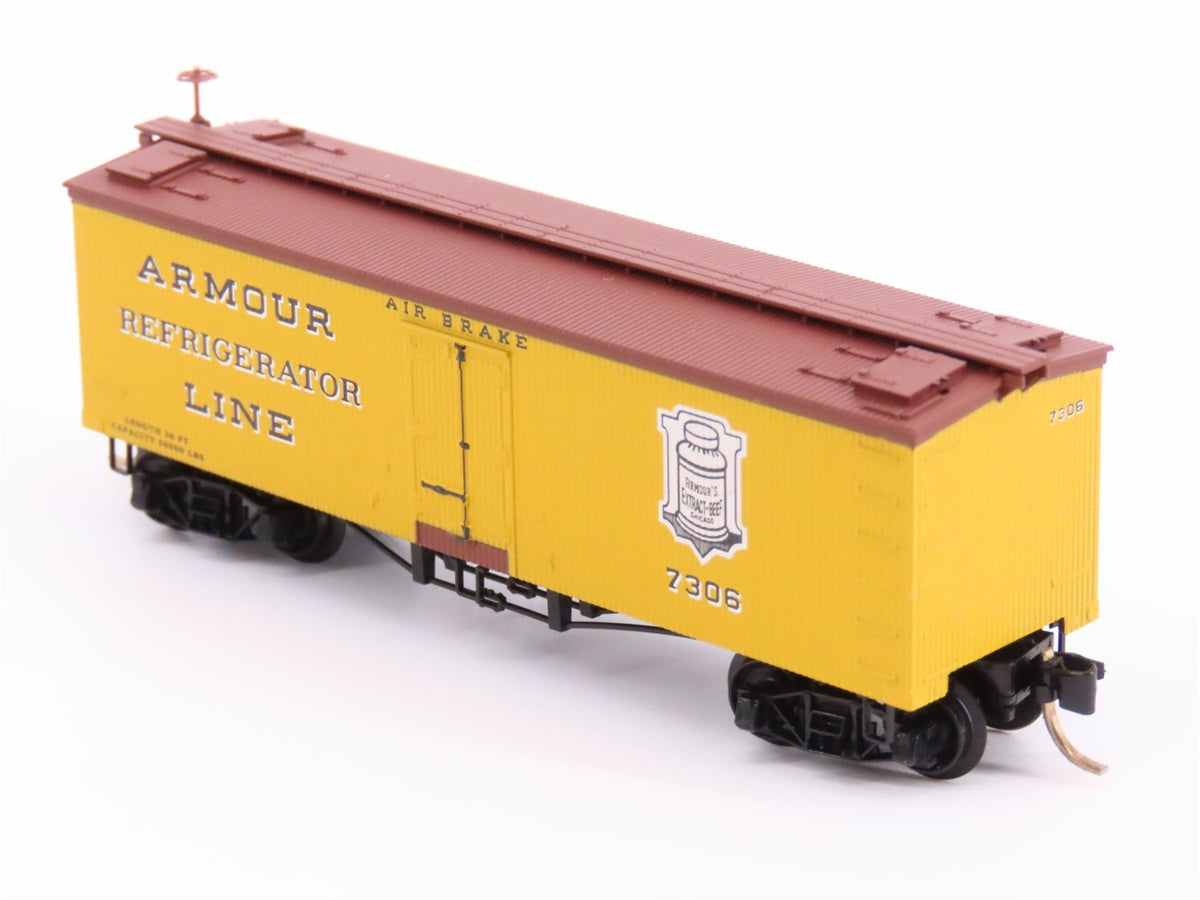 N Scale Micro-Trains MTL 58030 Armour Refrigerator Line 36&#39; Wood Reefer #7306